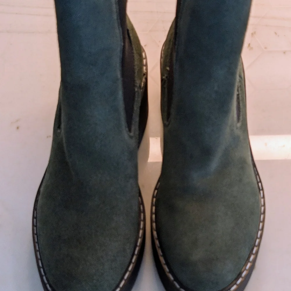 Stylish Green Suede Ankle Boots Nine West - Picture 2 of 3